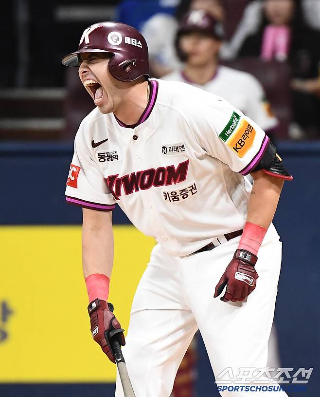 22일 서울 고척스카이돔에서 열린 삼성-키움전. 1회말 2사 사구를 맞은 카디네스가 고통스러워하고 있다. 고척=정재근 기자 cjg@sportschosun.com/2025.5.22/