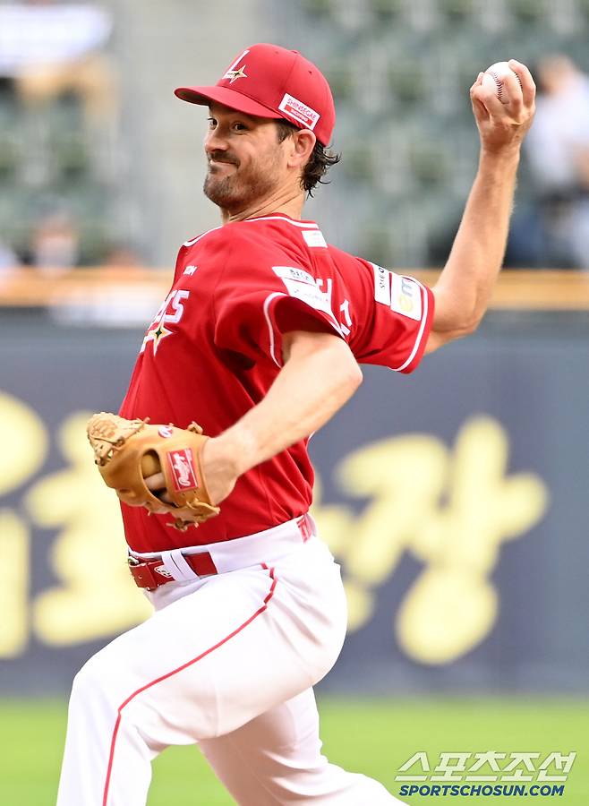 21일 잠실야구장에서 열린 SSG와 두산의 경기, SSG 선발투수 앤더슨이 역투하고 있다. 잠실=허상욱 기자wook@sportschosun.com/2025.05.21/