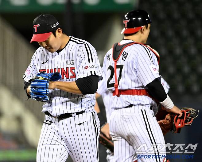 10일 잠실야구장에서 열린 SSG와 LG의 경기, 5회초 LG 손주영이 마운드를 내려가고 있다. 잠실=허상욱 기자wook@sportschosun.com/2025.06.10/