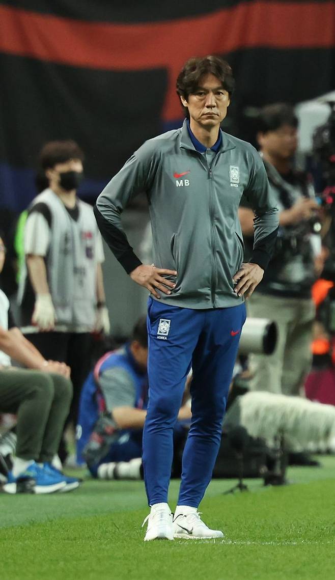 10일 서울월드컵경기장에서 열린 2026 국제축구연맹(FIFA) 북중미월드컵 아시아 3차 예선 한국과 쿠웨이트의 경기서 홍명보 축구대표팀 감독이 경기를 지켜보고 있다. ⓒ 뉴시스