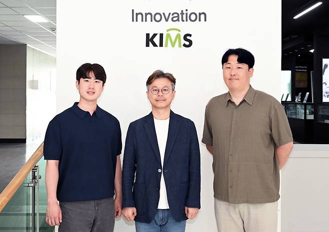 K-RAFM을 개발한 김치원 선임연구원, 이창훈 책임연구원, 최단웅 박사과정 학생연구원(왼쪽부터).