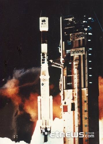 우리별 1호기 1992년 8월 11일 프랑스령 기아나 쿠루 우주기지에서 발사에 성공했다. 하늘로 힘차게 날아오르는 우리별 1호. KAIST 제공