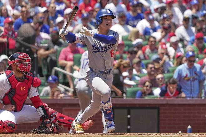 LA 다저스의 김혜성이 8일(현지 시간) 미 미주리주 세인트루이스의 부시 스타디움에서 열린 2025 메이저리그 세인트루이스 카디널스와의 경기 2회 초 2타점 3루타를 친 후 1루를 돌고 있다. 이날 중견수로 선발 출전한 김혜성은 2타수 1안타 2타점 1삼진을 기록했고 다저스는 7-3으로 승리했다. 뉴시스