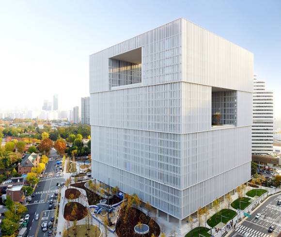 데이비드 치퍼필드가 설계한 아모레퍼시픽 사옥 전경. [사진=아모레퍼시픽그룹]