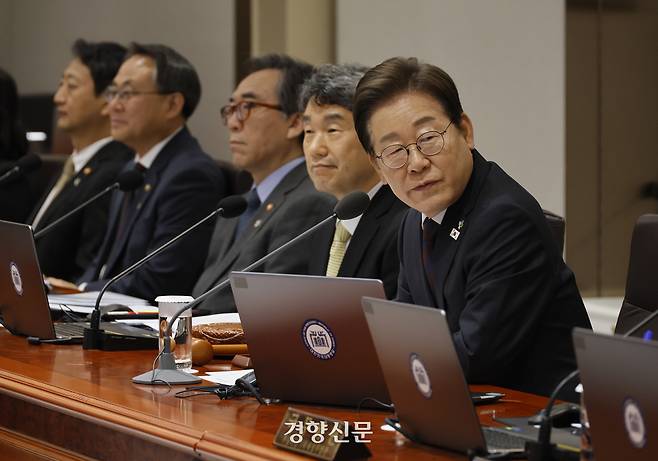 이재명 대통령이 10일 오전 서울 용산구 대통령실 청사에서 열린 국무회의에서 모두발언을 하고 있다. 대통령실사진기자단