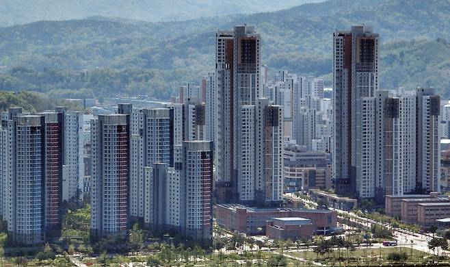 A view of high-rise apartment buildings in Sejong city on April 25 [YONHAP]