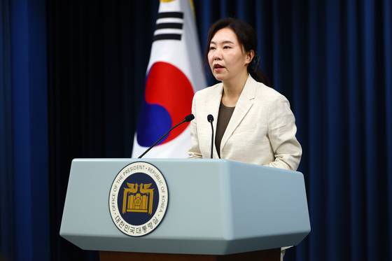 Presidential spokesperson Kang Yu-jung speaks during a press briefing at the presidential office in Yongsan, central Seoul, on June 10. [KIM HYUN-DONG]