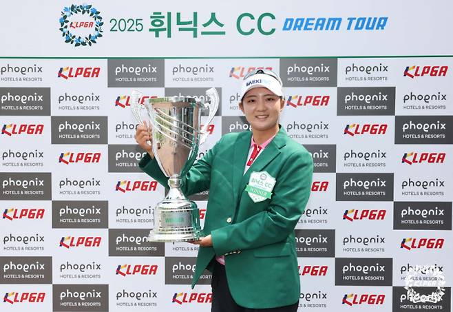 &nbsp;‘KLPGA 2025 휘닉스CC 드림투어 7차전’에서 황유나가 정상에 오르며 드림투어 시즌 3승을 거뒀다. KLPGA 제공