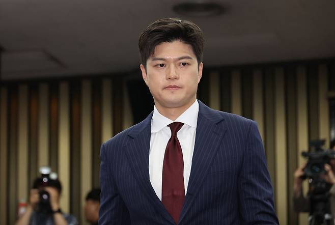 김용태 국민의힘 비상대책위원장이 9일 서울 여의도 국회에서 열린 의원총회에 참석하고 있다. 연합뉴스