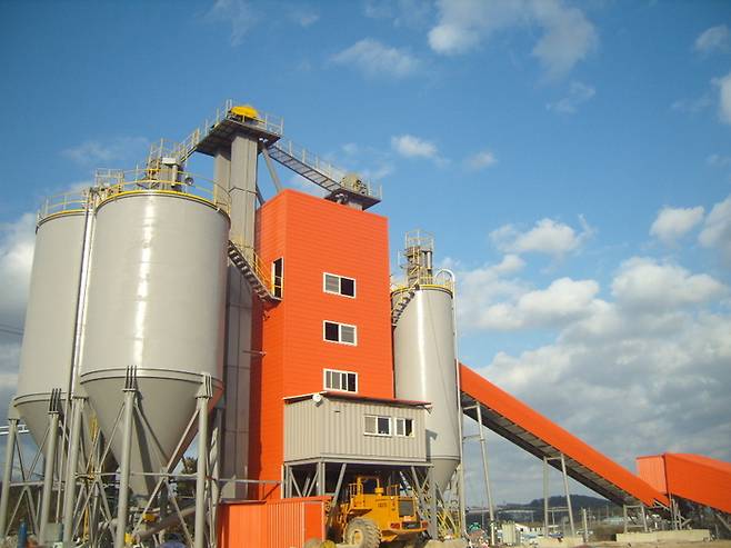 건설 현장에 설치된 배치플랜트. 은창기업