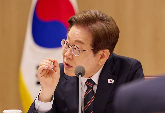 이재명 대통령이 9일 서울 용산구 대통령실 청사에서 열린 비상경제점검 TF 2차 회의를 주재하고 있다. /사진=뉴스1(대통령실 제공).