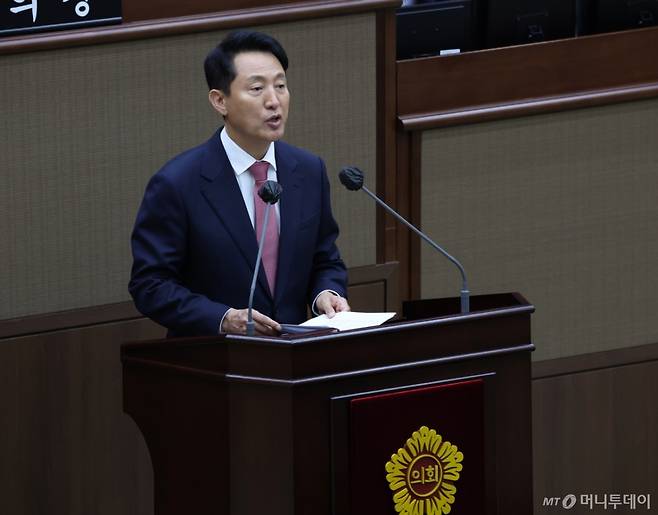 [서울=뉴시스] 김금보 기자 = 오세훈 서울시장이 10일 오후 서울 중구 서울시의회 본회의장에서 열린 제331회 정례회 본회의에서 2025년도 제1회 추가경정예산안 제출에 따른 시정연설을 하고 있다. 2025.06.10. kgb@newsis.com /사진=김금보
