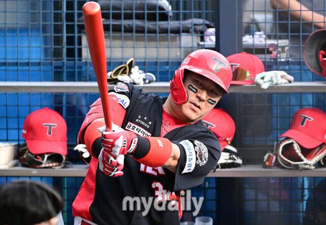 2025년 6월 5일 오후 서울 잠실구장에서 진행된 '2025 신한 SOL뱅크 KBO 리그' KIA 타이거즈와 두산 베어스의 경기. KIA 최형우가 타격을 준비하고 있다./마이데일리
