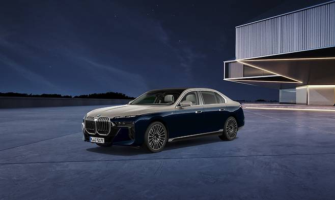 BMW 750e xDrive M 스포츠 인디비주얼 투톤 미드나잇 사파이어 에디션 [BMW 코리아 제공]
