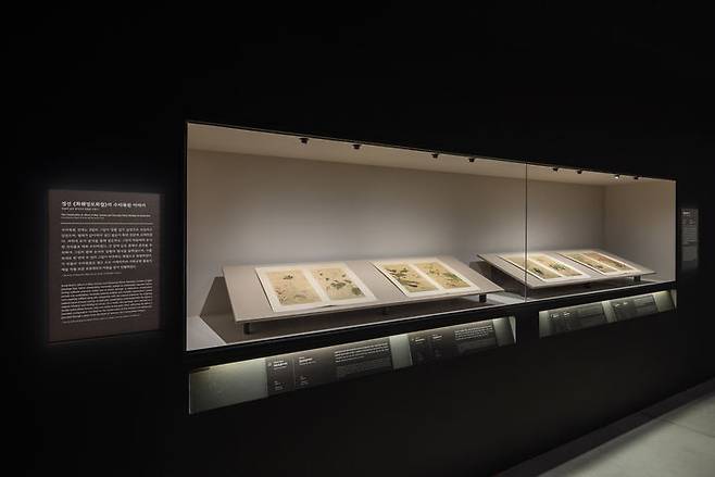 [대구=뉴시스]대구간송미술관의 첫 기획전인 '화조미감'에 전시된 겸재 정선의 ‘화훼영모화첩’(사진=대구간송미술관 제공) 2025.06.09 photo@newsis.com *재판매 및 DB 금지