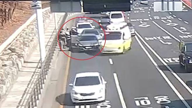 [성남=뉴시스] 수면마취에서 덜 깬 상태로 운전을 하던 50대 운전자 차량이 사고를 낸 모습. (사진=경기남부경찰청 제공) 2025.6.10. photo@newsis.com *재판매 및 DB 금지