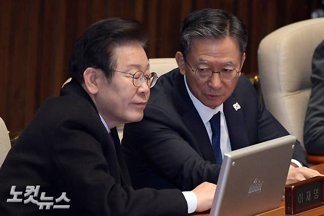 이재명 대통령과 더불어민주당 정성호 의원. 윤창원 기자