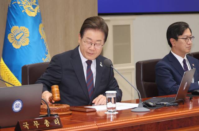 ▲이재명 대통령이 10일 서울 용산 대통령실에서 국무회의를 주재하며 의사봉을 두드리고 있다. ⓒ연합뉴스