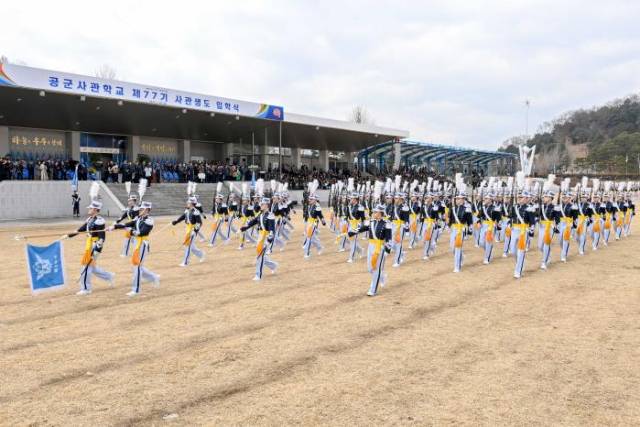 지난 2월 28일 공군사관학교 제77기 사관생도 입학식에서 신입 생도들이 분열하고 있다. 사진 제공=공군