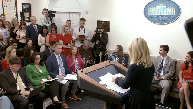 백악관 대변인 브리핑 생중계 영상 캡처