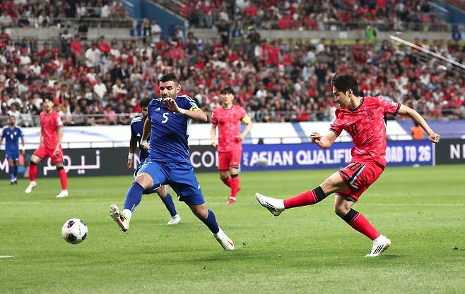 10일 서울월드컵경기장에서 열린 2026 북중미 월드컵 아시아 3차 예선 최종전 한국과 쿠웨이트의 경기. 이강인이 추가골을 넣고 있다. 연합늇