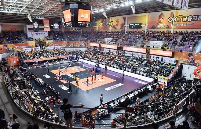 OK저축은행이 2013년부터 홈으로 쓰고 있는 상록수체육관 전경. /사진=KOVO 제공