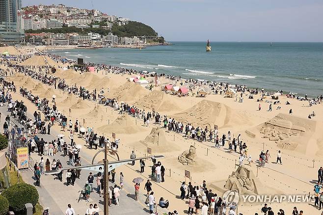 지난달 열린 해운대 모래축제 [연합뉴스 자료사진]