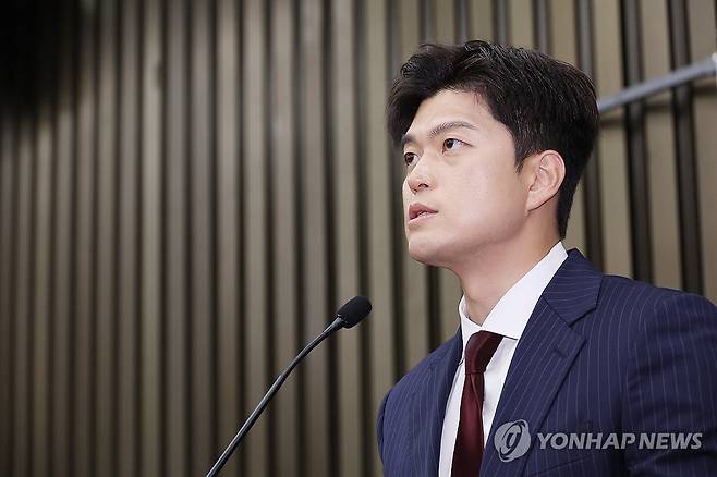 발언하는 김용태 비상대책위원장 (서울=연합뉴스) 박동주 기자 = 국민의힘 김용태 비상대책위원장이 9일 서울 여의도 국회에서 열린 의원총회에서 발언하고 있다. 2025.6.9 pdj6635@yna.co.kr