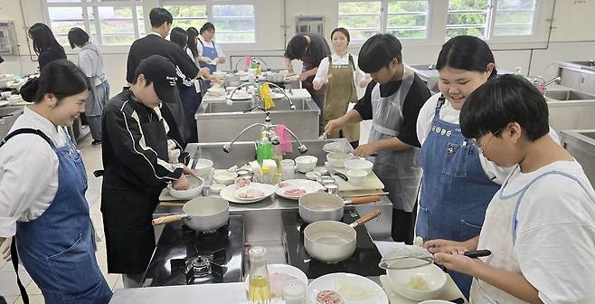 직업교육 체험하는 제주 중학생들 [제주고 제공. 재판매 및 DB 금지］