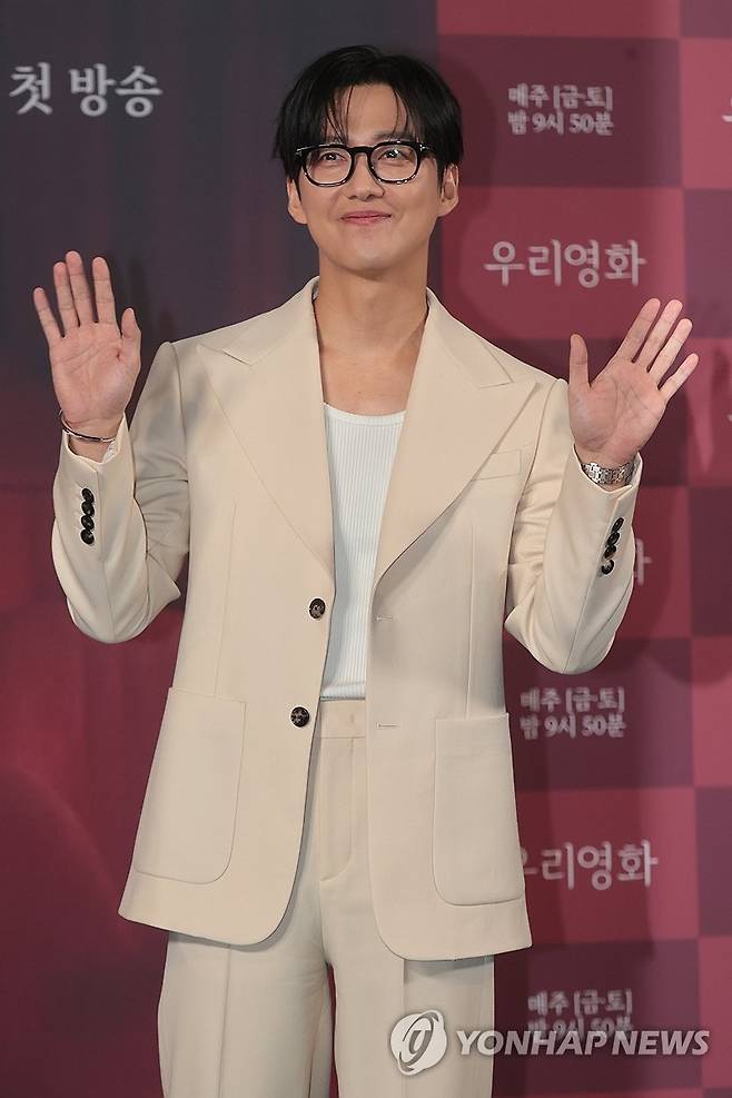 포즈 취하는 남궁민 (서울=연합뉴스) 류효림 기자 = 배우 남궁민이 10일 서울 용산구 CGV 용산아이파크몰에서 열린 SBS금토드라마 '우리영화' 제작발표회에서 포즈를 취하고 있다. 2025.6.10 ryousanta@yna.co.kr