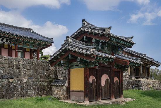 장귀자 作 '거창향교'.