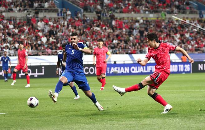 10일 서울월드컵경기장에서 열린 2026 북중미 월드컵 아시아 3차 예선 최종전 한국과 쿠웨이트의 경기. 이강인이 추가골을 넣고 있다. 사진=연합뉴스