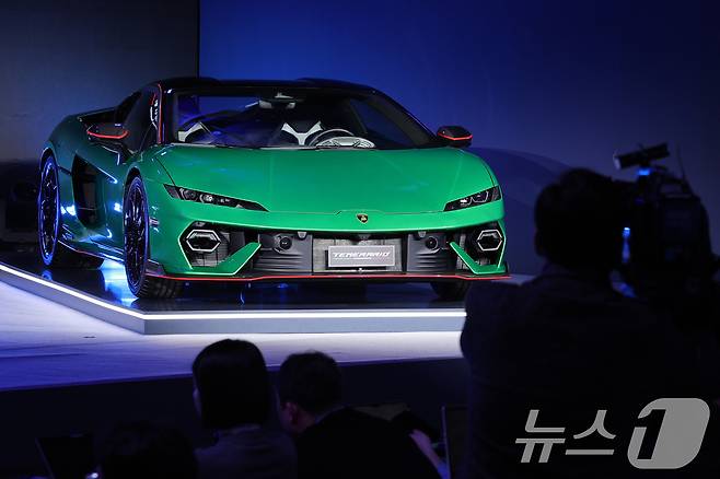 3월 6일 서울 광진구 파이팩토리스튜디오에서 람보르기니 새로운 플러그인하이브리드(PHEV) 차량 ‘테메라리오’가 공개되고 있다. 2025.3.6/뉴스1 ⓒ News1 신웅수 기자