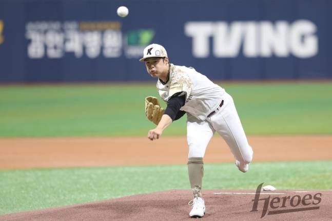키움 신인 정현우가 투구하고 있다.(키움 히어로즈 제공)