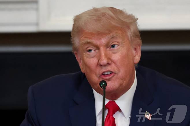 도널드 트럼프 미국 대통령이 9일(현지시간) 미국 워싱턴DC 백악관 국빈 식당에서 열린 '인베스트 아메리카 라운드테이블' 행사에서 기자 질문에 답하고 있다. 2025.06.09 ⓒ 로이터=뉴스1 ⓒ News1 류정민 특파원