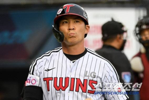 15일 잠실구장에서 열린 LG 트윈스와 키움 히어로즈의 경기. LG 오지환이 생각에 잠겨 있다. 잠실=박재만 기자 pjm@sportschosun.com/2025.05.15/