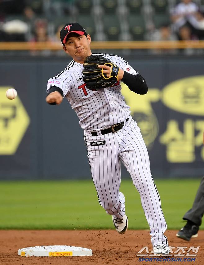 15일 잠실구장에서 열린 LG 트윈스와 키움 히어로즈의 경기. LG 오지환이 수비를 하고 있다. 잠실=박재만 기자 pjm@sportschosun.com/2025.05.15/