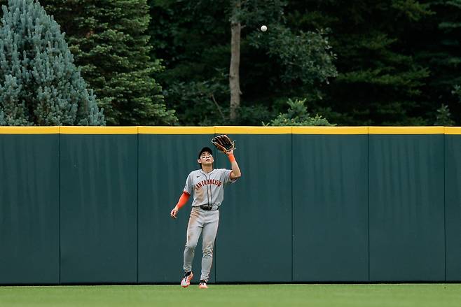 중견수 이정후가 3회말 플라이 타구를 잡아내고 있다. Imagn Images연합뉴스