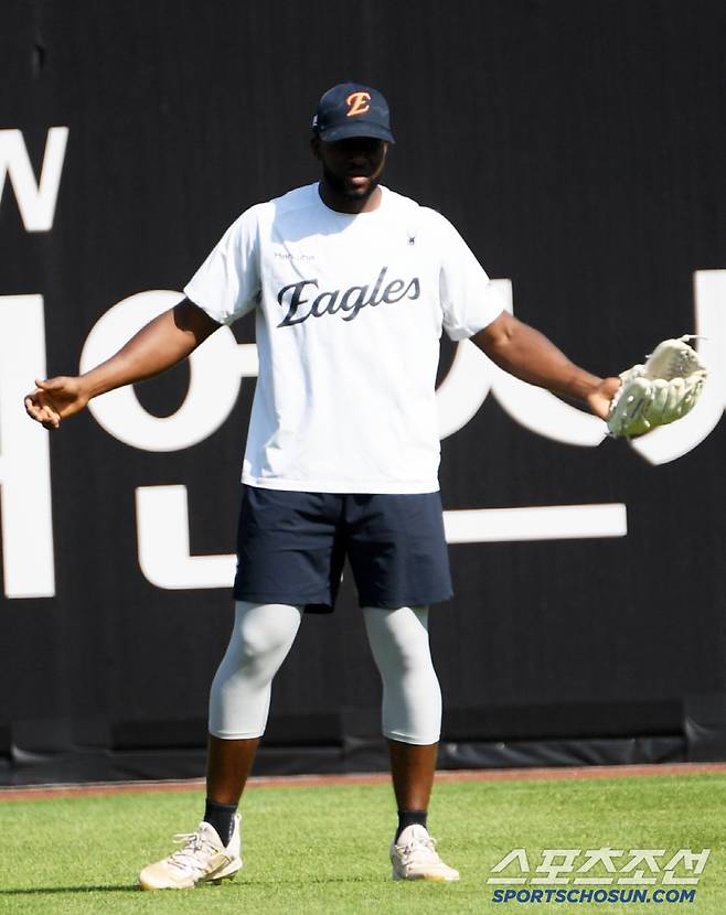 손등 부상으로 전날 휴식을 취한 플로리얼은 에너지가 넘쳐 보였다.