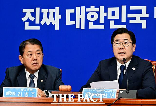 더불어민주당은 내란 특검법, 김건희 특검법, 채상병 특검법 등 3개 특검법이 국무회의를 통과한 데 대해 "불의를 단죄하고 정의를 바로 세우는 첫걸음"이라며 환영의 뜻을 밝혔다./배정한 기자