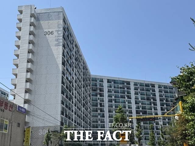 국토교통부 실거래가공개시스템에 따르면 반포미도1차 84㎡의 경우 지난 3월 33억4000만원에 거래되며 신고가를 썼다. 지난해 12월 29억원 수준에서 3개월 만에 4억원 넘게 올랐다. /황준익 기자