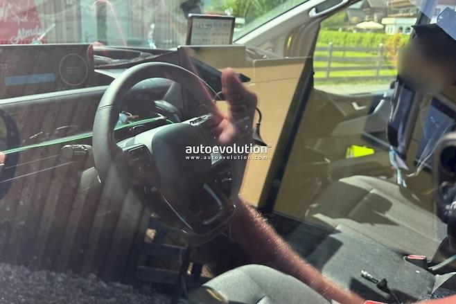 사진 : 현대차 스타리아 EV 테스트카 (출처=autoevolution)