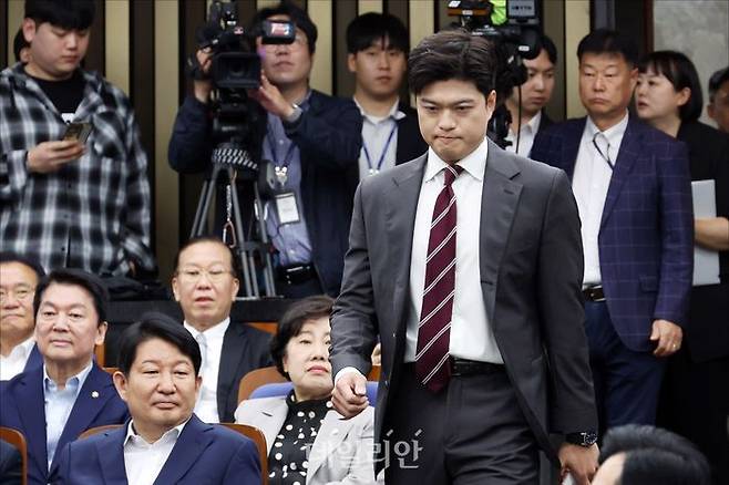 김용태 국민의힘 비상대책위원장이 지난 5일 오전 국회에서 열린 의원총회에 무거운 표정으로 참석하고 있다. ⓒ데일리안 홍금표 기자