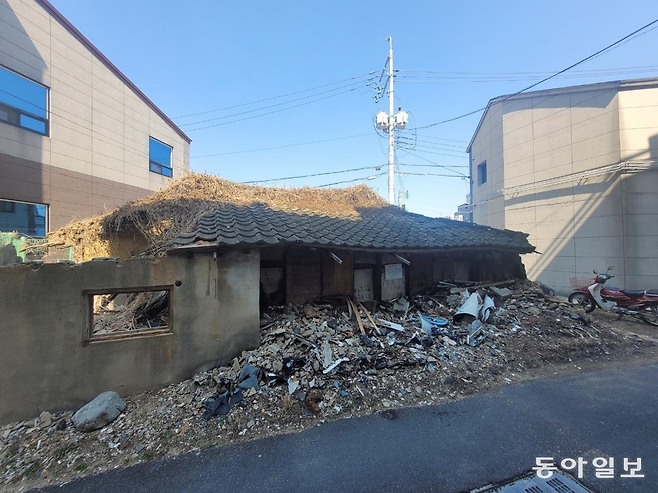 울산 울주군 언양읍 주택가에 있는 빈집. 울산시는 안전하고 활력있는 도시 환경 조성을 위해 ‘빈집 정비를 통한 도시 활력 제고 방안’을 추진한다. 울산시 제공