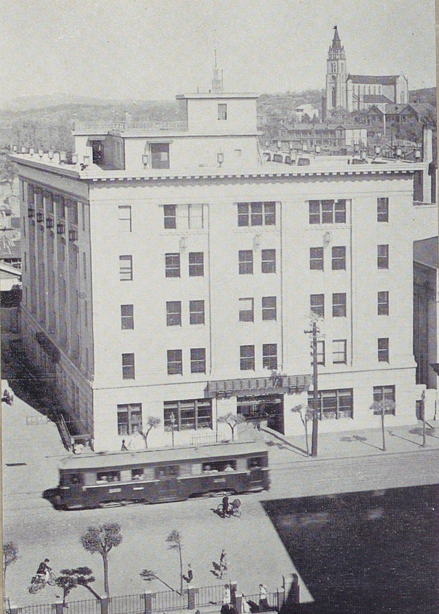 경성 전차 사업을 독점한 경성전기회사. 현재 서울 지하철 2호선 을지로입구역 6번 출구 앞에 있는 건물로, 한국전력공사 서울본부 사옥으로 사용되고 있다. 사진 출처 국립중앙도서관