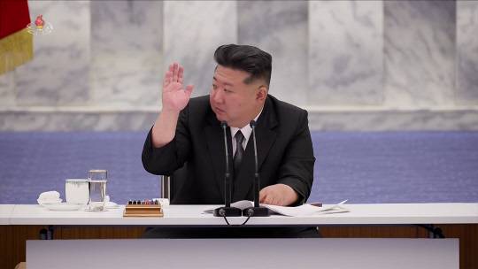 북한 김정은 국무위원장이 5월28일 당 중앙위원회 본부청사에서 노동당 중앙군사위원회 제8기 제8차 확대회의를 지도했다고 조선중앙TV가 보도했다.<조선중앙TV 화면·연합뉴스 사진>
