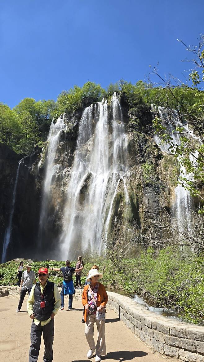 20250430_122018.jpg 꽃보다누나, 왕좌의 게임 그리고 모드리치의 나라