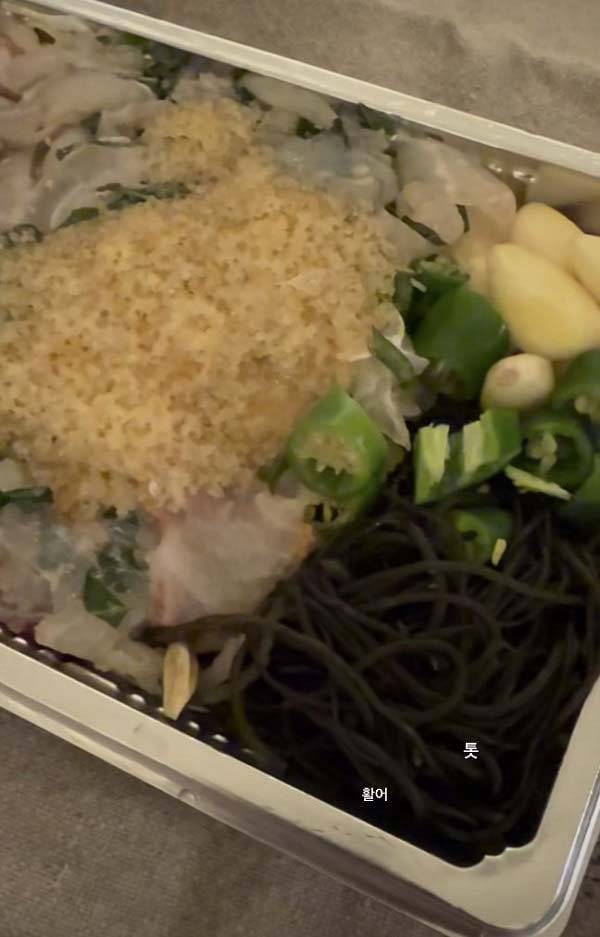 고현정이 야식으로 먹은 회와 톳./사진=고현정 인스타그램 캡처