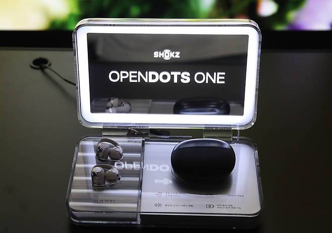 클립형 오픈이어 이어폰 오픈닷 원 / 출처=샥즈