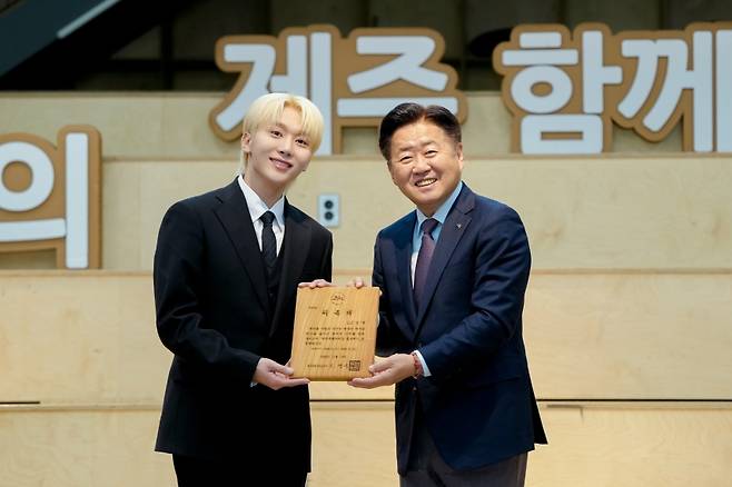 지난해 11월 19일 진행된 그룹 '세븐틴' 멤버 승관의 제주홍보대사 위촉식 모습 (제주자치도 제공)